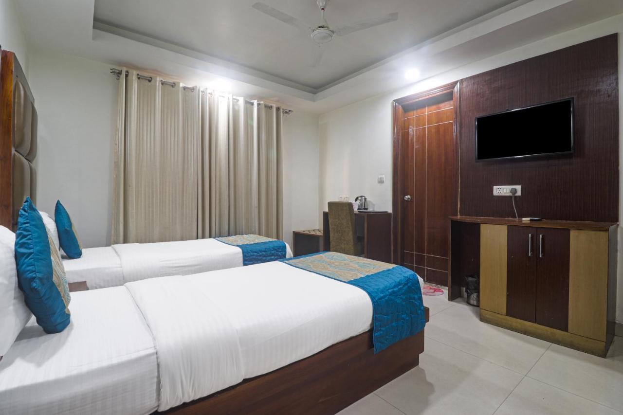 Hotel Sizzling Starr نيودلهي المظهر الخارجي الصورة